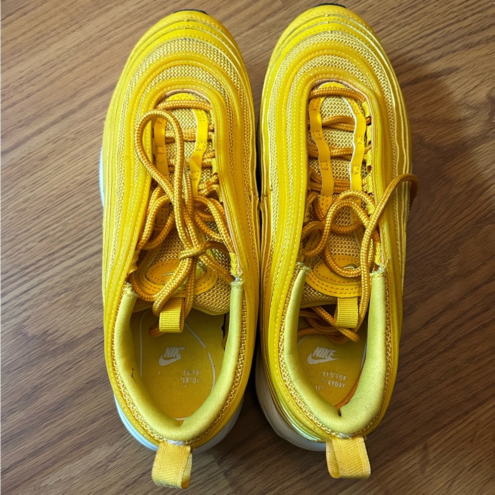 Yellow Nike sneakers✨